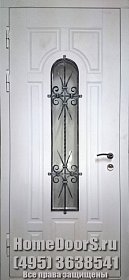 Дверь с ковкой и стеклом белого цвета фото