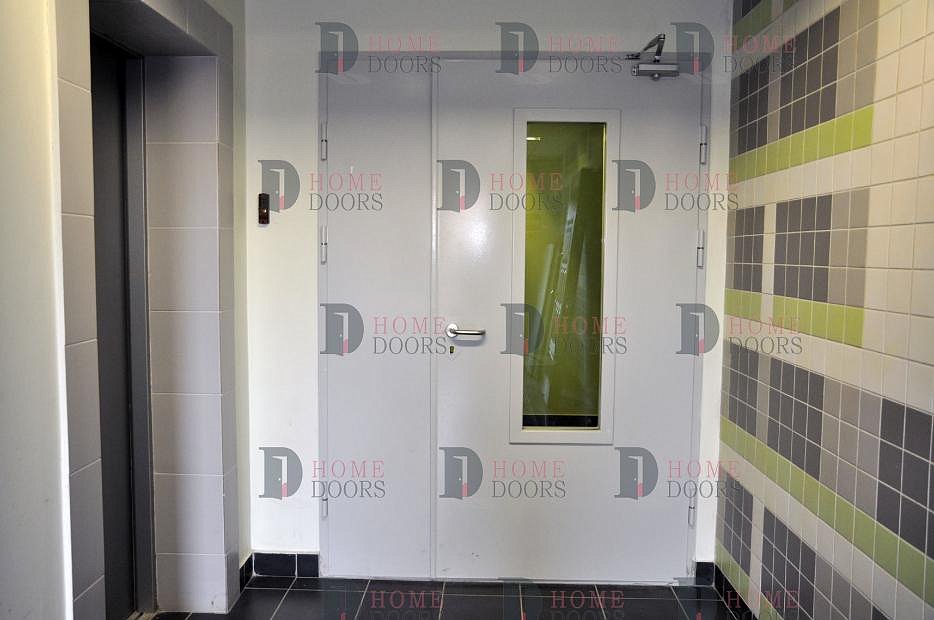 Тамбурная дверь со стеклом HomeDoors